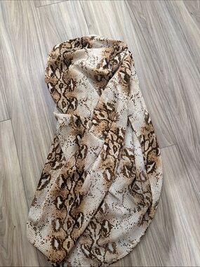 Pretty little thing slit skirt